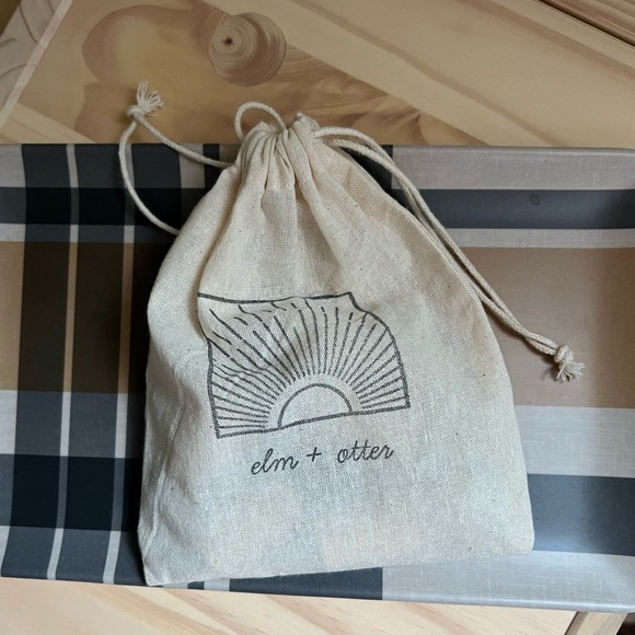 LIKE NEW elk & otter multicultural peg dolls - Picture 5 of 6